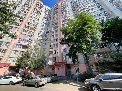 квартира за адресою Анни Ахматової вул., 31