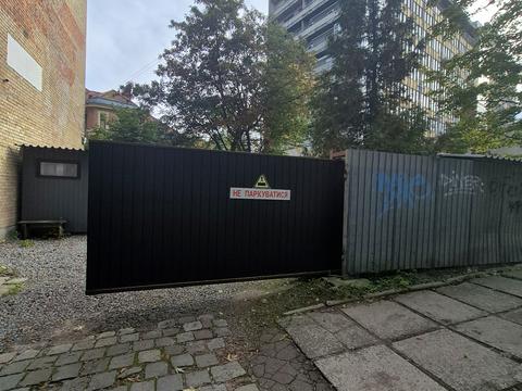 комерційна за адресою Олекси Новаківського вул., 1