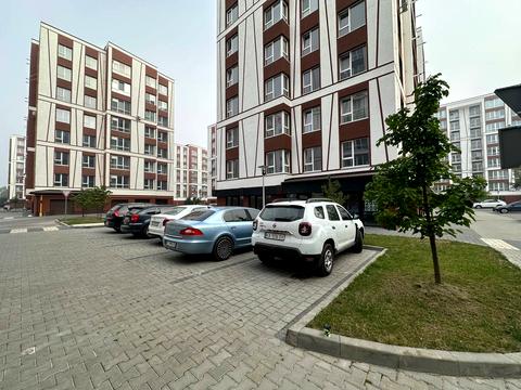паркомісце за адресою Полуботка, 18