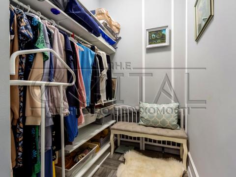 будинок за адресою вул. Святкова
