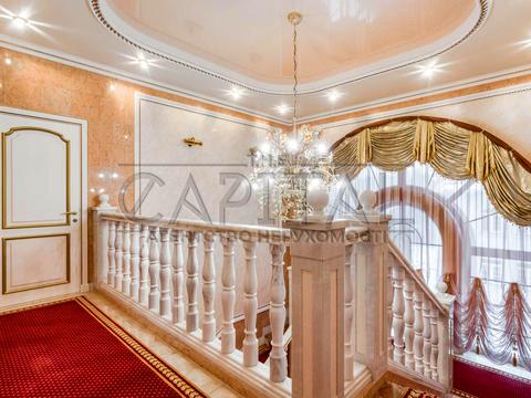 комерційна за адресою Патріарха Володимира Романюка вул. (Жовтнева), 2Б
