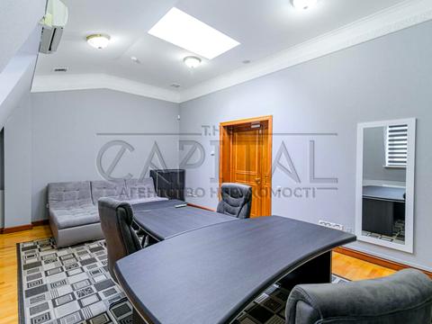 комерційна за адресою Липська вул., 10