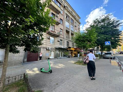 комерційна за адресою Лисенка вул., 4