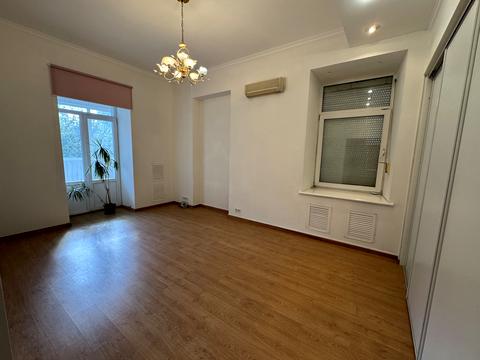 комерційна за адресою Саксаганського вул., 99