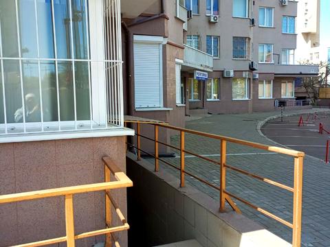 комерційна за адресою Середньофонтанська вул., 19г