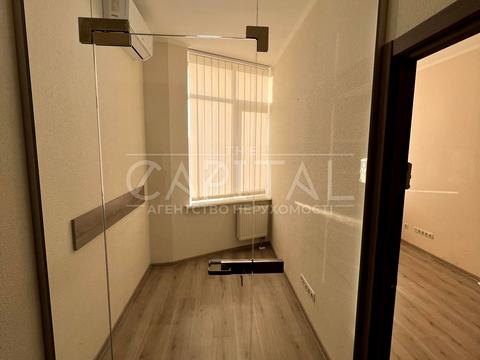 коммерческая по адресу Антоновича, 103