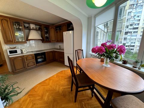 квартира за адресою Анни Ахматової вул., 6