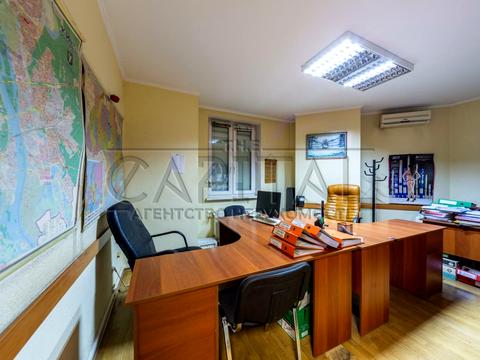 комерційна за адресою Раїси Окіпної вул., 4