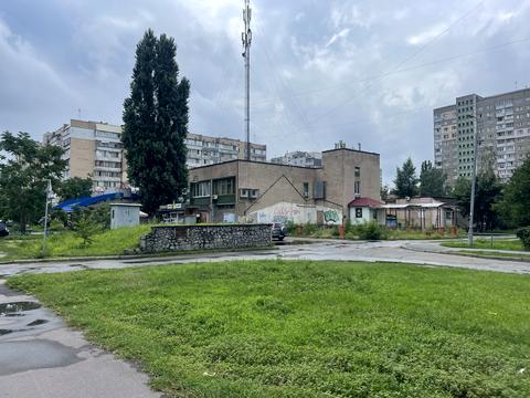 комерційна за адресою Сержа Лифаря вул. (Олександра Сабурова), 3-Б