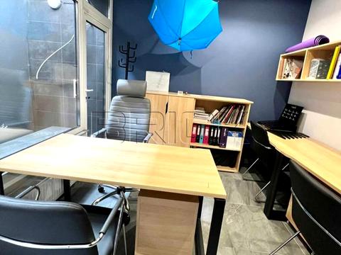 комерційна за адресою Дніпровська набережна вул., 16-Г