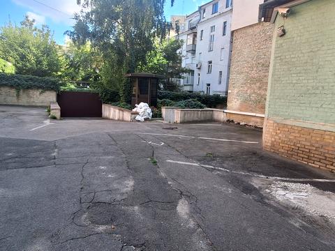 комерційна за адресою Академіка Богомольця вул., 5