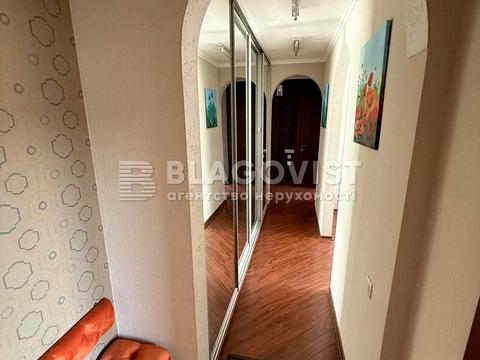 квартира за адресою Лариси Руденко вул., 7