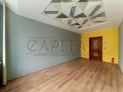 комерційна за адресою Дмитрівська вул., 94