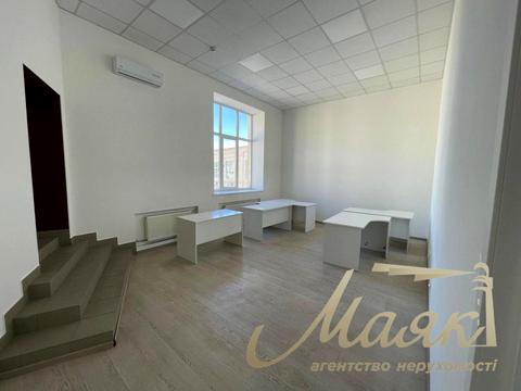 комерційна за адресою Лаврська вул. (Січневого Повстання), 16