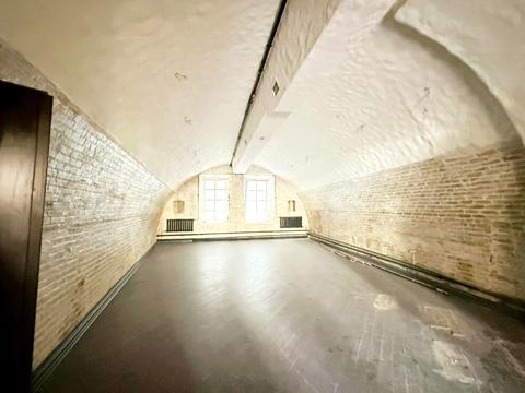 комерційна за адресою Лесі Українки бульв., 28