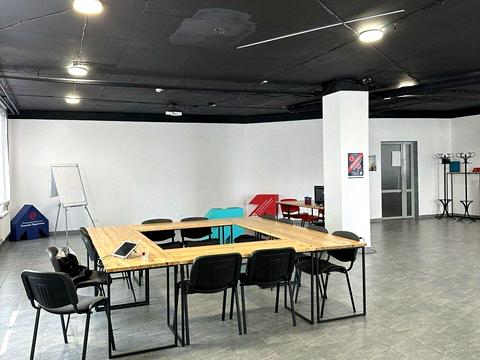 комерційна за адресою Степана Бандери вул., 2/1
