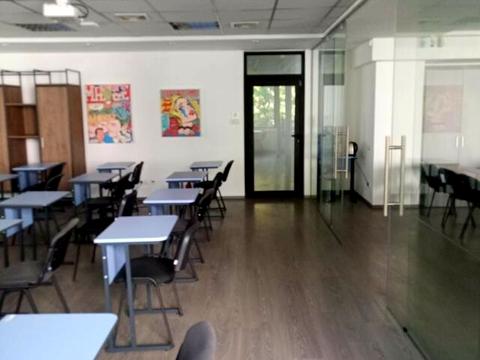 комерційна за адресою Володимирська вул., 77а