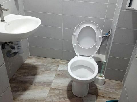 комерційна за адресою Грушевського вул., 57
