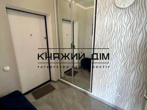 квартира за адресою Київ, Зарічна вул., 2