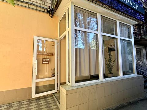 комерційна за адресою Космонавтів вул., 128