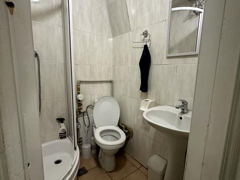 комерційна за адресою Канатна вул., 60