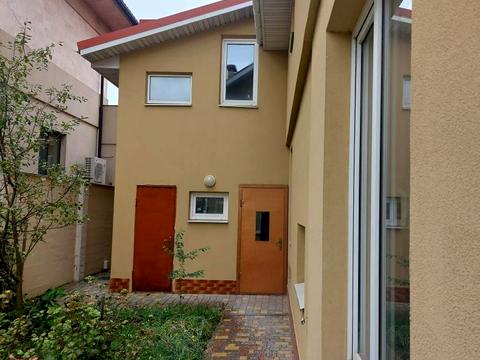 комерційна за адресою Перемоги вул., 7
