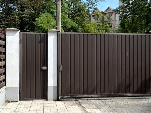 будинок за адресою Степана Чобану вул. (Василя Алексухіна), 11