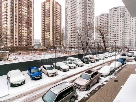 комерційна за адресою Микільсько-Слобідська вул., 8