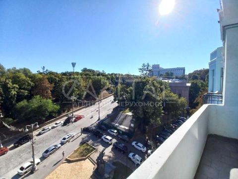 комерційна за адресою Музейний пров., 4