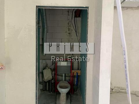 комерційна за адресою Салютна вул., 2-Б