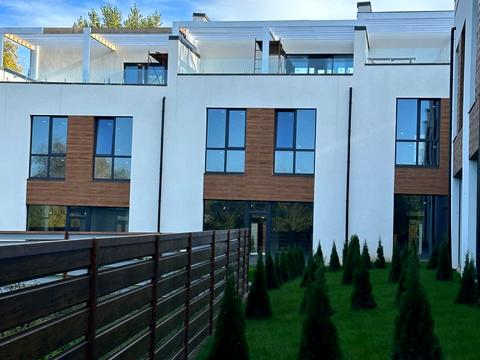 будинок за адресою Приозерна вул., 2