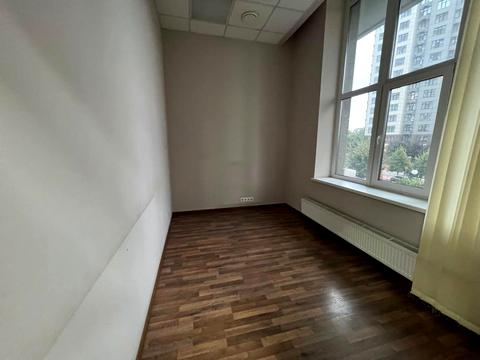 комерційна за адресою Андрія Верхогляда вул. (Михайла Драгомирова), 16