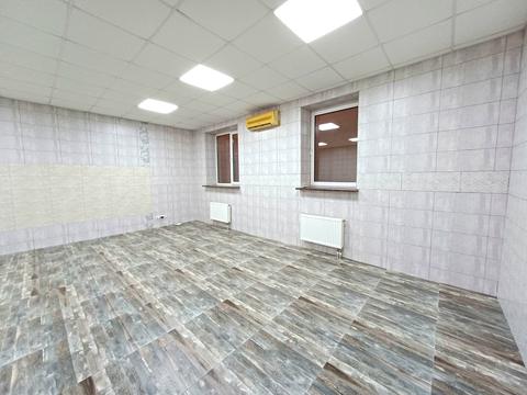 комерційна за адресою Академіка Лебедєва вул., 1