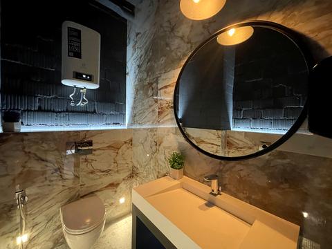 комерційна за адресою Джона Маккейна вул. (Івана Кудрі), 1