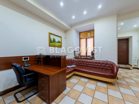 комерційна за адресою Лютеранська вул., 8