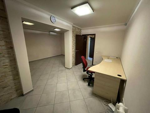 комерційна за адресою Празька вул., 32