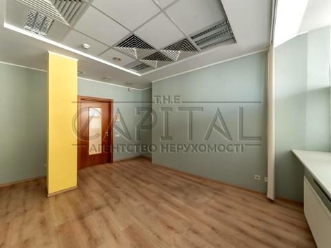 комерційна за адресою Дмитрівська вул., 94