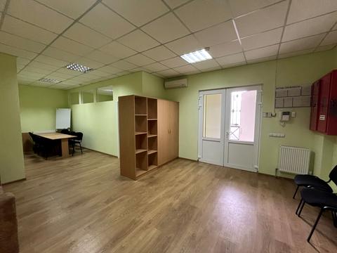 комерційна за адресою Космічна вул., 3