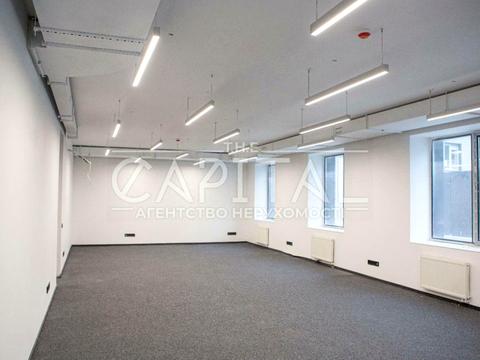 комерційна за адресою Старокиївська вул., 10