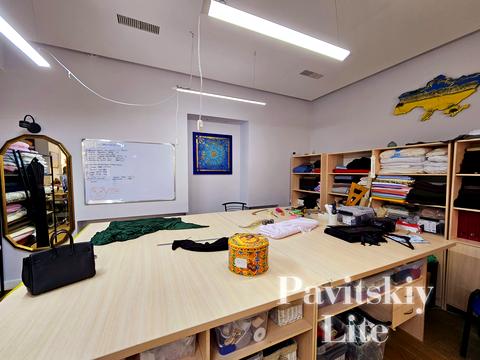 комерційна за адресою Заньковецької вул., 8