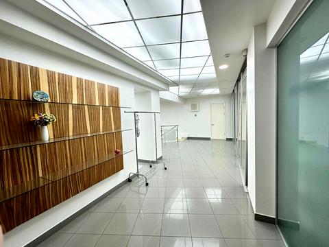 комерційна за адресою Дмитра Яворницького просп. (Карла Маркса), 33