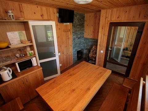 комерційна за адресою Незалежності вул., 8