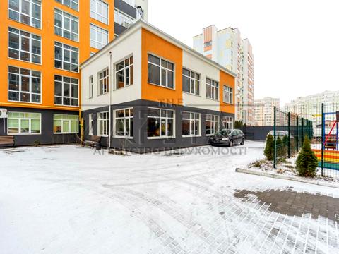 комерційна за адресою Соборна вул., 11а