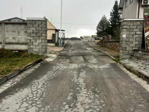 комерційна за адресою Центральна, 81