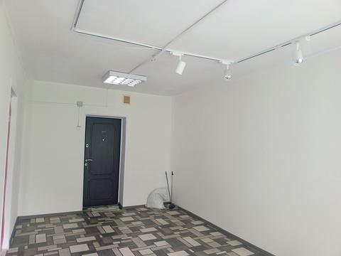 комерційна за адресою Гната Юри вул., 9