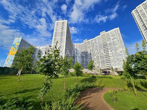 комерційна за адресою Ревуцького вул., 40-В