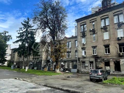 комерційна за адресою Вадима Гетьмана вул., 2