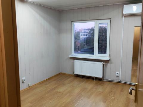 комерційна за адресою Грушевського вул., 63
