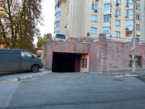 паркомісце за адресою Васильківська вул., 18