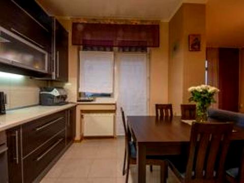 квартира за адресою Ромашкова вул., 10б